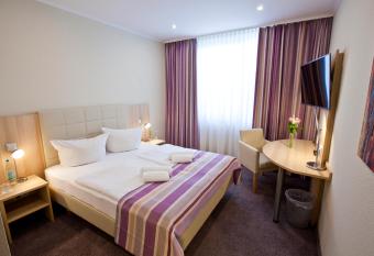 Hotel Siebenschl  fer allows 18 year olds to book a room