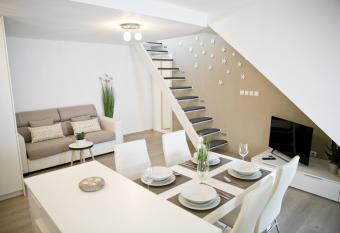 Apartments Hi  a Pod Gradom has Balcony rooms