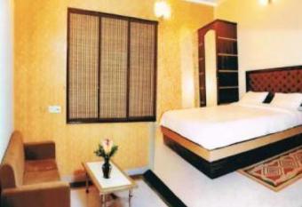 Hotel Traditional Inn allows 18 year olds to book a room