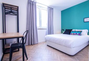 Hostellicious allows 18 year olds to book a room