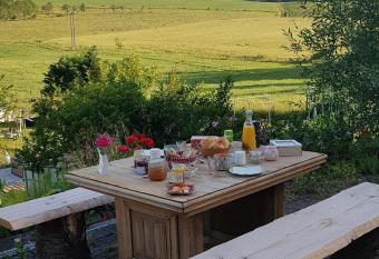 Le Domaine des Pr  s has Balcony rooms