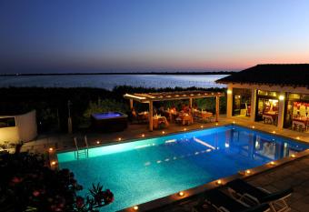 Maison l Etrier has Balcony rooms