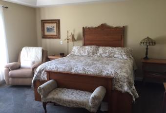 Wenzler's Landing B&B has Balcony rooms