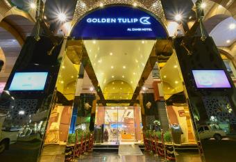 Golden Tulip Al-Zahabi Hotel has rooms with a private hot tub