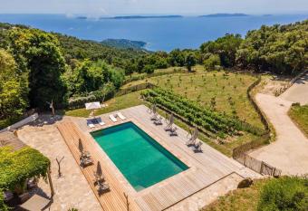 Relais du vieux sauvaire allows 18 year olds to book a room