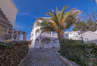 Apartments Lola has Balcony rooms