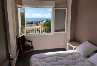 Appartement 2 Chambres Sete Plage 2 has Balcony rooms