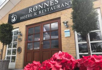 R  nnes Hotel has Balcony rooms