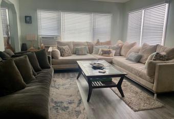 5 min to Beaches! Biz Ready Large Living Room Fenced Backyard Patio Grill Firepit Driveway Parking has Balcony rooms