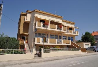 Apartments Amico allows 18 year olds to book a room