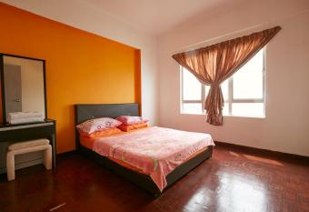 JC Private Apartment Sunshine Bay has Balcony rooms