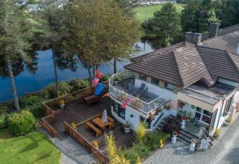 Killarney View House B&B allows 18 year olds to book a room