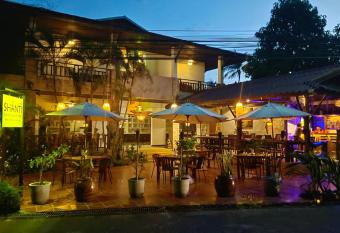 Shanti Boutique Hotel allows 18 year olds to book a room