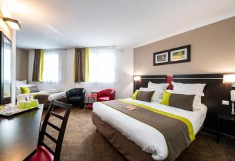 Campanile Reims Centre - Cathedrale allows 18 year olds to book a room