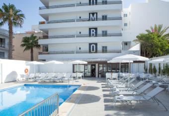 Mix Colombo has Balcony rooms