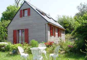 le moign-locations has Smoking rooms