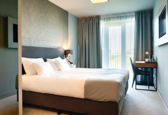 Focus Hotel Pozna   allows 18 year olds to book a room