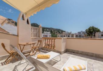 Sa Torre ii has Balcony rooms