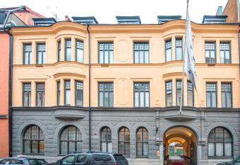 Unique Hotel allows 18 year olds to book a room