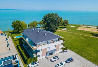 Elegant Apartman has Balcony rooms