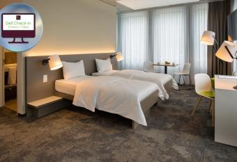 b_smart motel Landquart allows 18 year olds to book a room