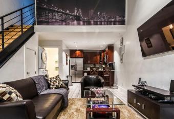 Triplex Carriage House has Balcony rooms