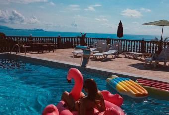 White House Chakvi has Balcony rooms