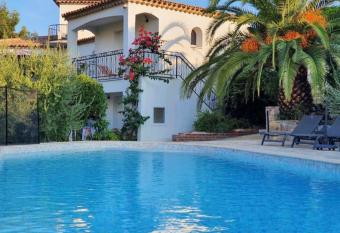 Maxima Sunset allows 18 year olds to book a room