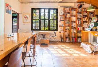 IsShoNi house has Balcony rooms