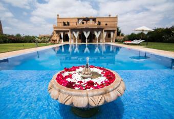 Villas Fleurs Marrakech has rooms with a private hot tub