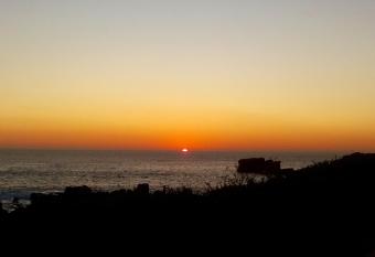 A linda Cascais has rooms with a private hot tub