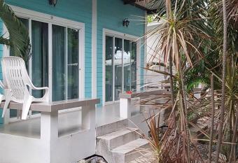 Charlie s Bungalows has Balcony rooms