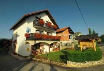 House Marinic has Balcony rooms