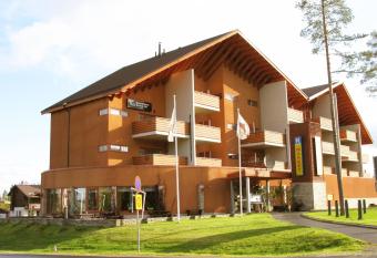 Apartments T  htitahko allows 18 year olds to book a room