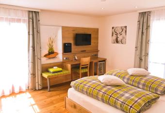 Hotel am Wiesenhang - Garni has Balcony rooms