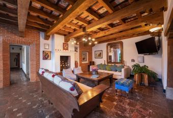 Barbara s Boutique Hostel has Balcony rooms