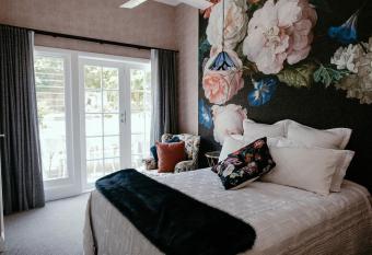 Chanticleer Gardens has Balcony rooms