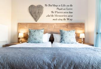 Memories Self-Catering at 5 on Smith has Balcony rooms