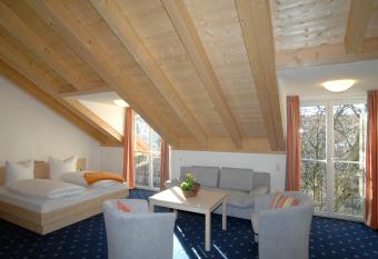 Landhaus Sixtm  hle allows 18 year olds to book a room