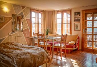 Rooster House has Balcony rooms