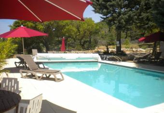 Le Mas Saint Donat allows 18 year olds to book a room