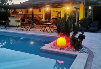 Casa di Campagna B&B La Corte allows 18 year olds to book a room