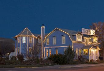 Heartwood Inn allows 18 year olds to book a room