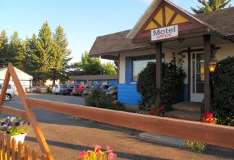 Blue Mountain Motel allows 18 year olds to book a room