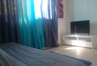 Location bas de maison has Balcony rooms