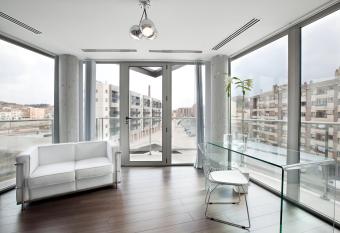 Hotel MasMonzon has rooms with a private hot tub