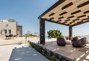 Amaranthine has Balcony rooms