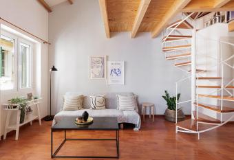 Calypso Apartment by Konnect, Corfu Old Town allows 18 year olds to book a room