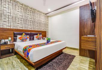 FabHotel Sain Dass allows 18 year olds to book a room