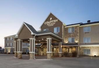 Country Inn & Suites by Radisson, Topeka West, KS allows 18 year olds to book a room